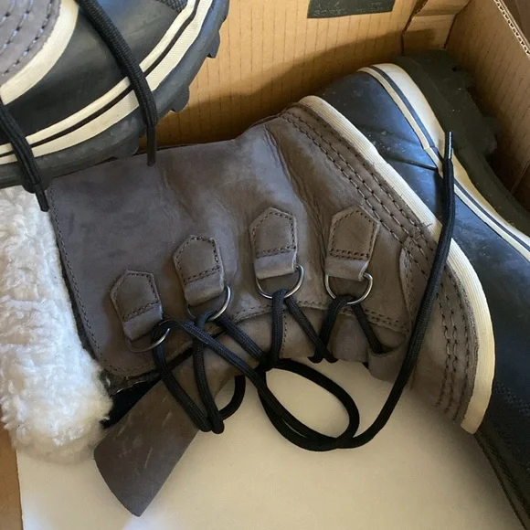 Sorel snow boots. Women’s size 7.5. Like new! - Picture 5 of 6